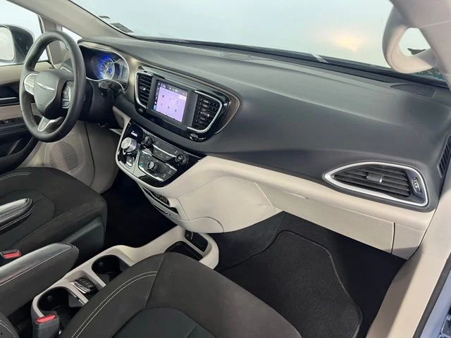 2022 Chrysler Voyager LX - Photo 41