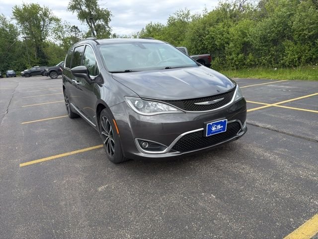 2017 Chrysler Pacifica Touring-L's photo