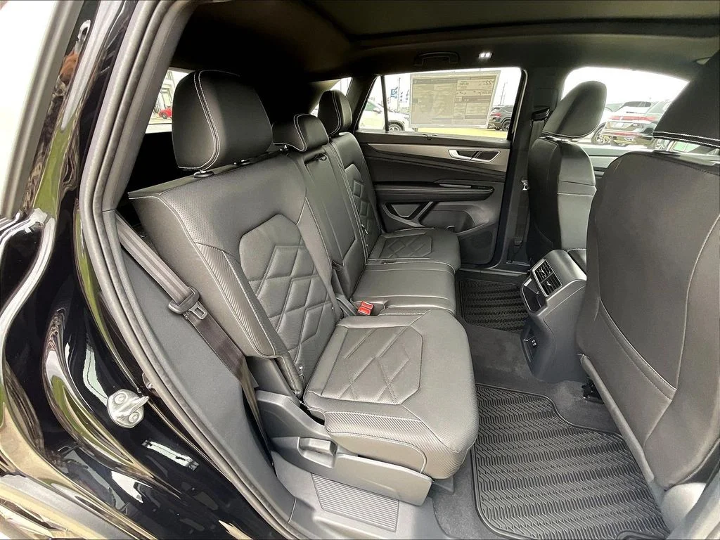 New 2026 Black Volkswagen SE w/Technology image 11