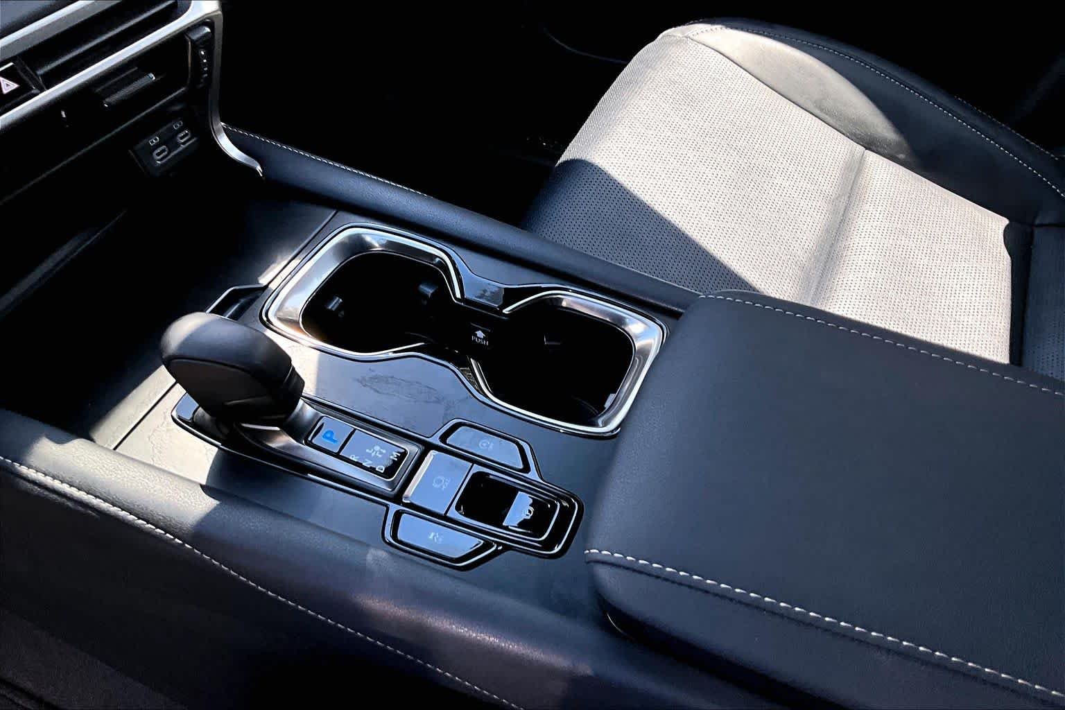 Used 2024 Iridium Lexus Premium Plus image 17