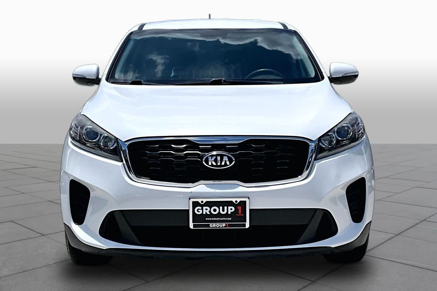 Used 2019 Snow White Pearl Kia LX V6 image 4