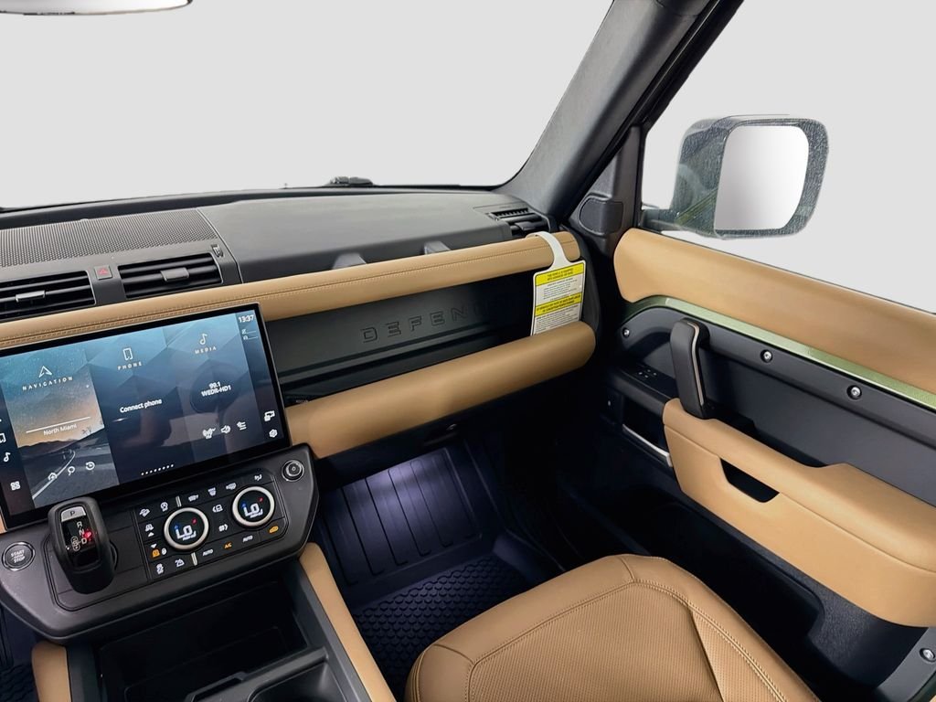 New 2026 Woolstone Green Land Rover X-Dynamic SE image 25