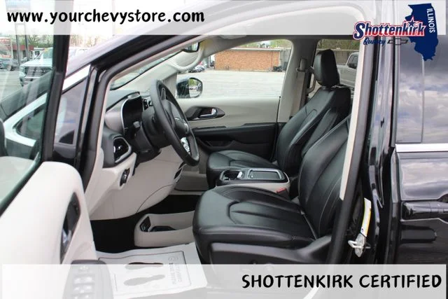 Used 2024 Black Chrysler Touring L image 10