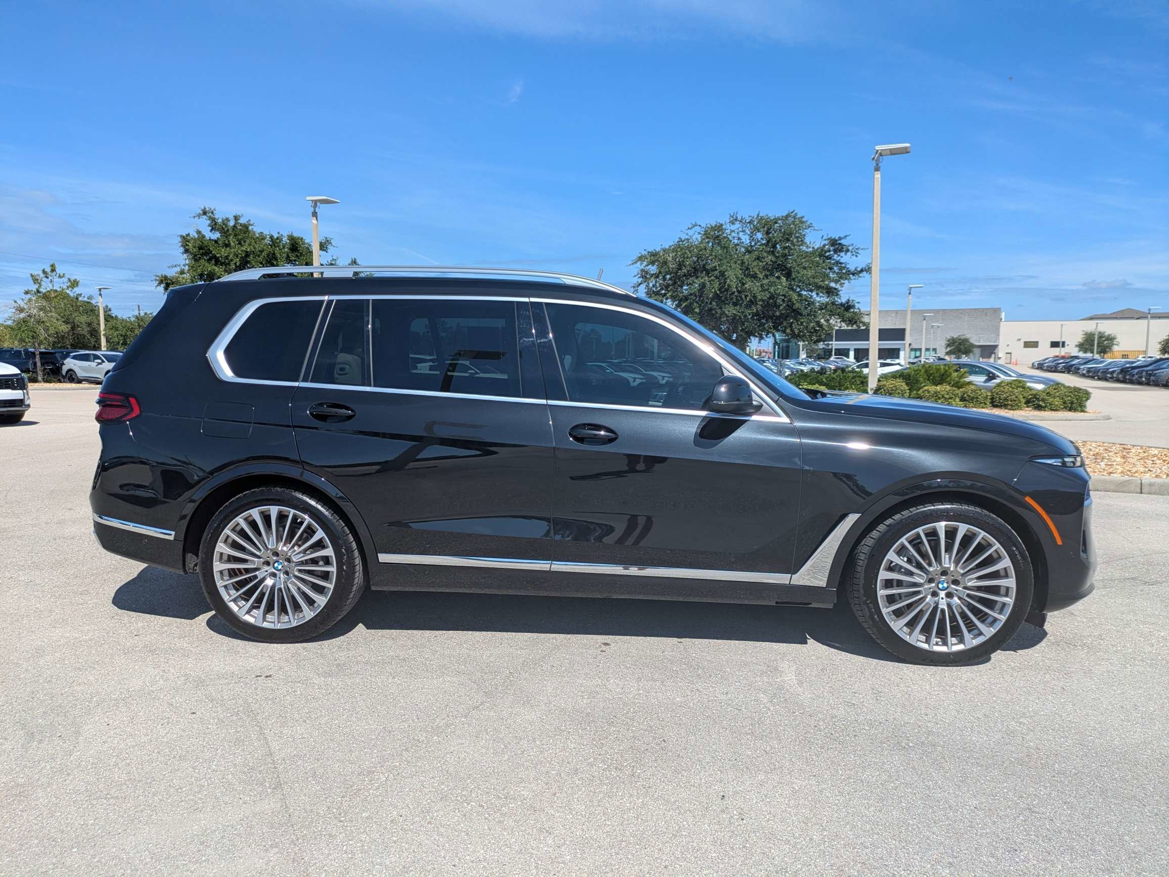 Used 2023 Black Sapphire Metallic BMW xDrive40i image 4