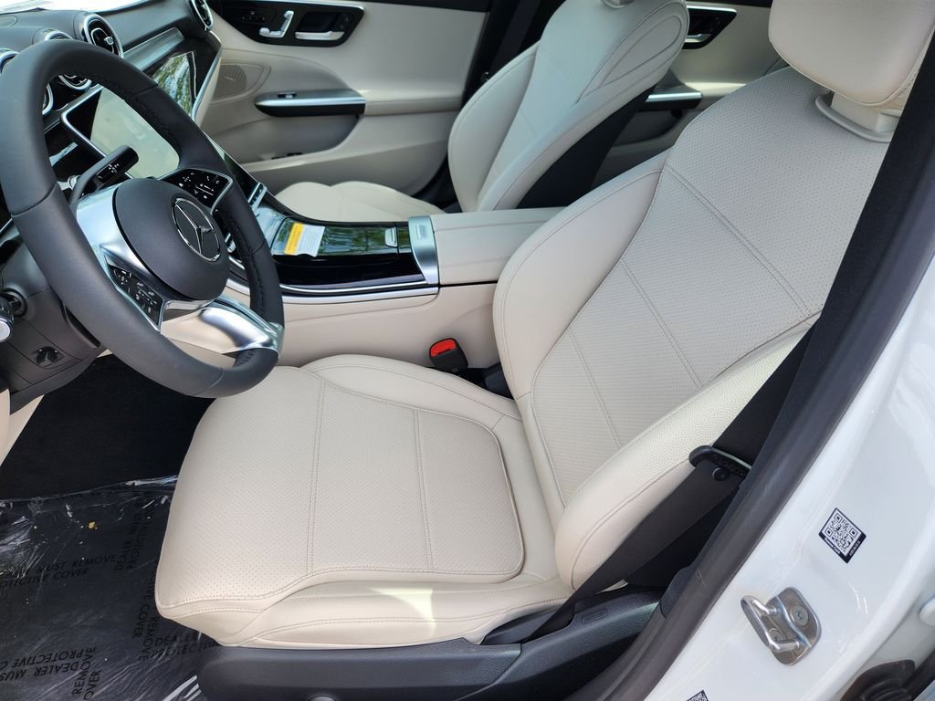 New 2026 Polar White Mercedes-Benz C300 4MATIC® image 14