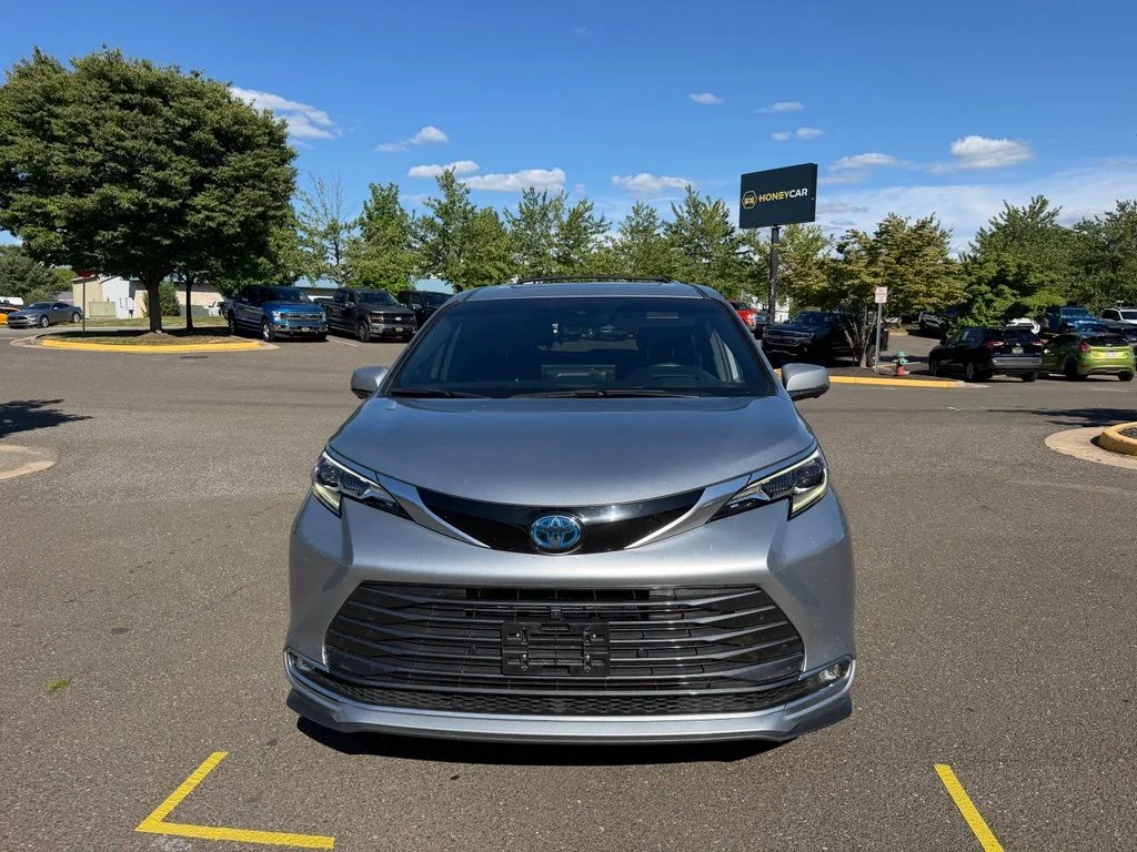 Used 2025 Silver Toyota Platinum image 2