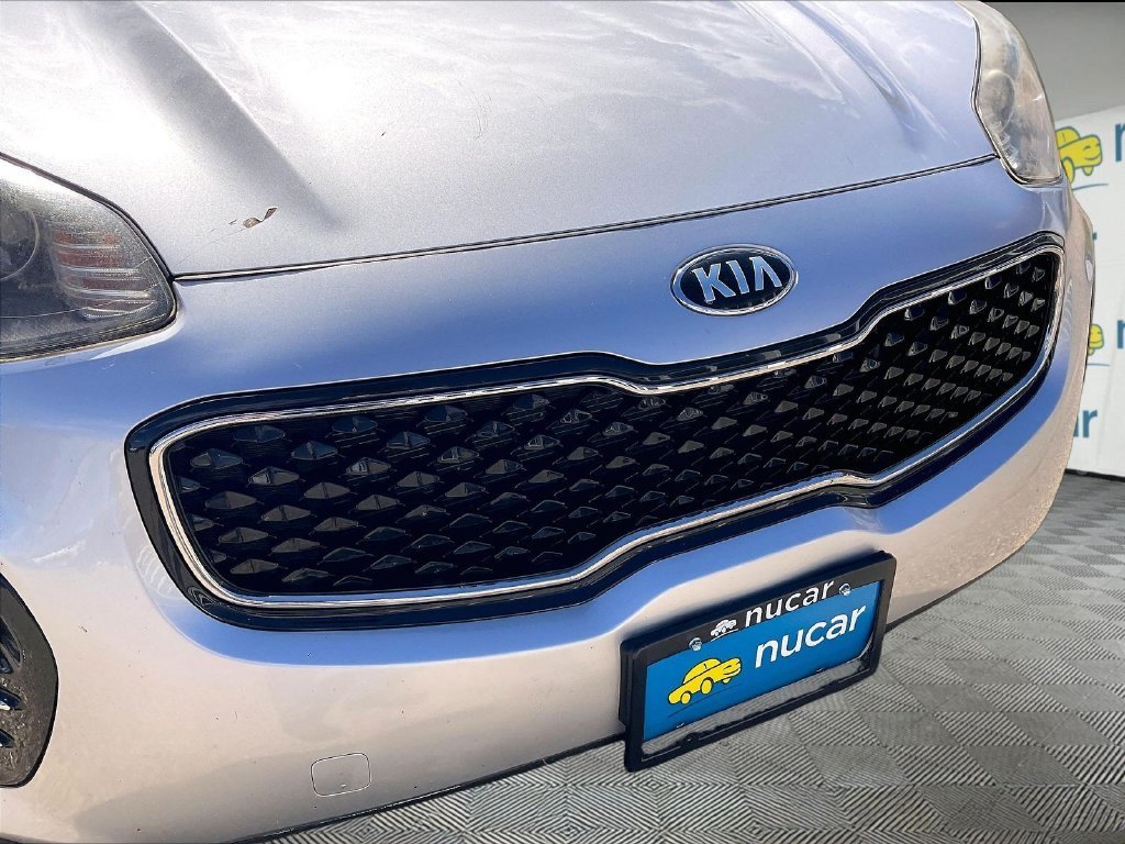 Used 2017 Sparkling Silver Kia LX image 28
