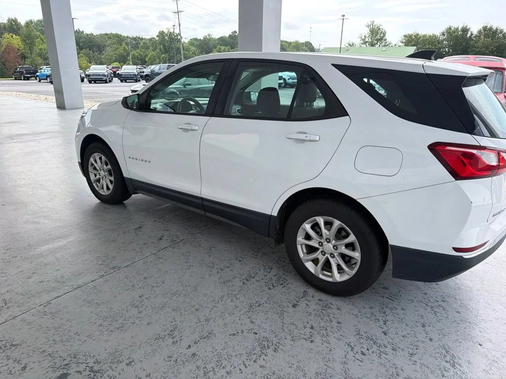Used 2018 SUMMIT WHITE Chevrolet LS image 5