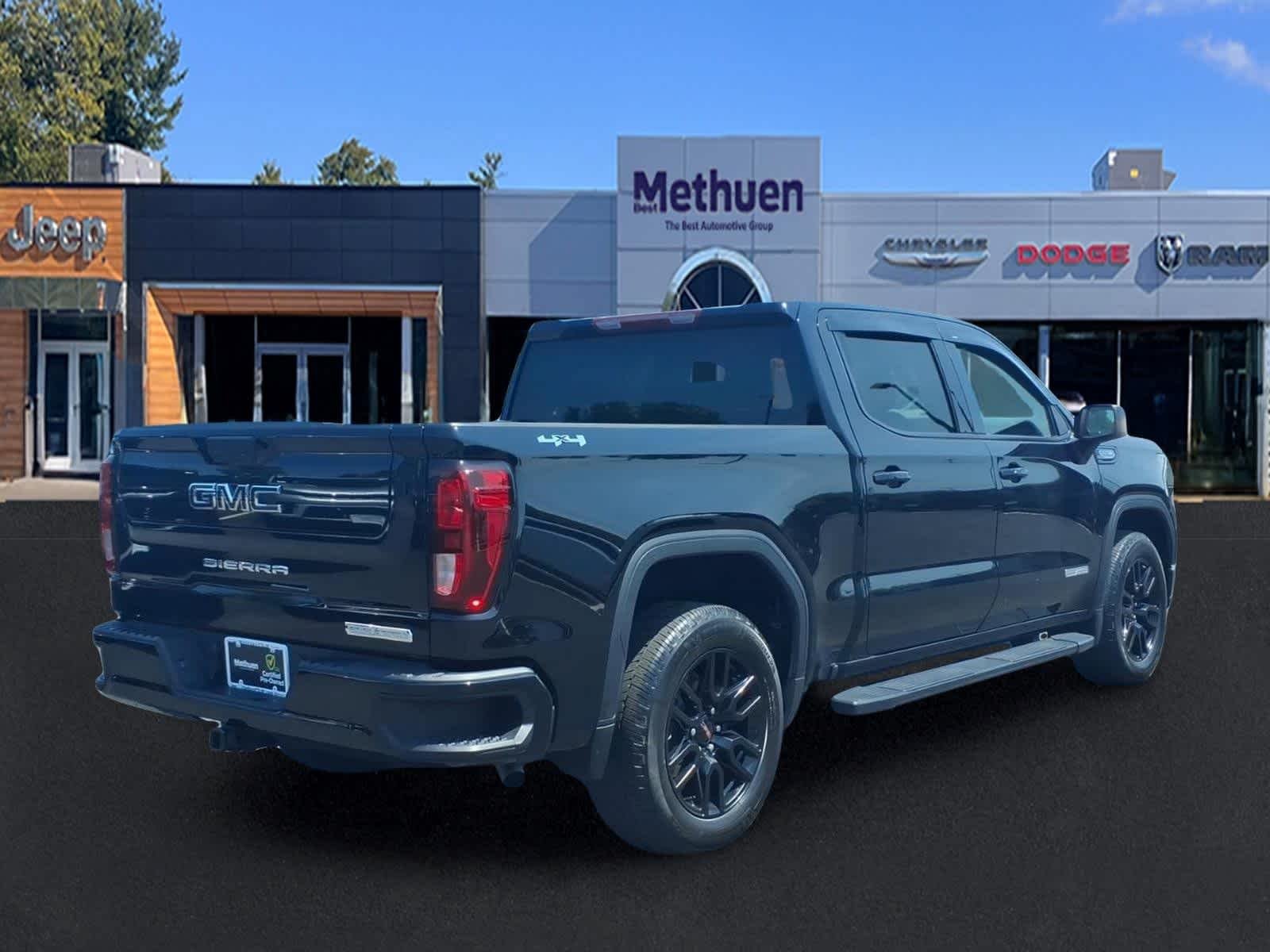 Used 2024 Onyx Black GMC Elevation image 4