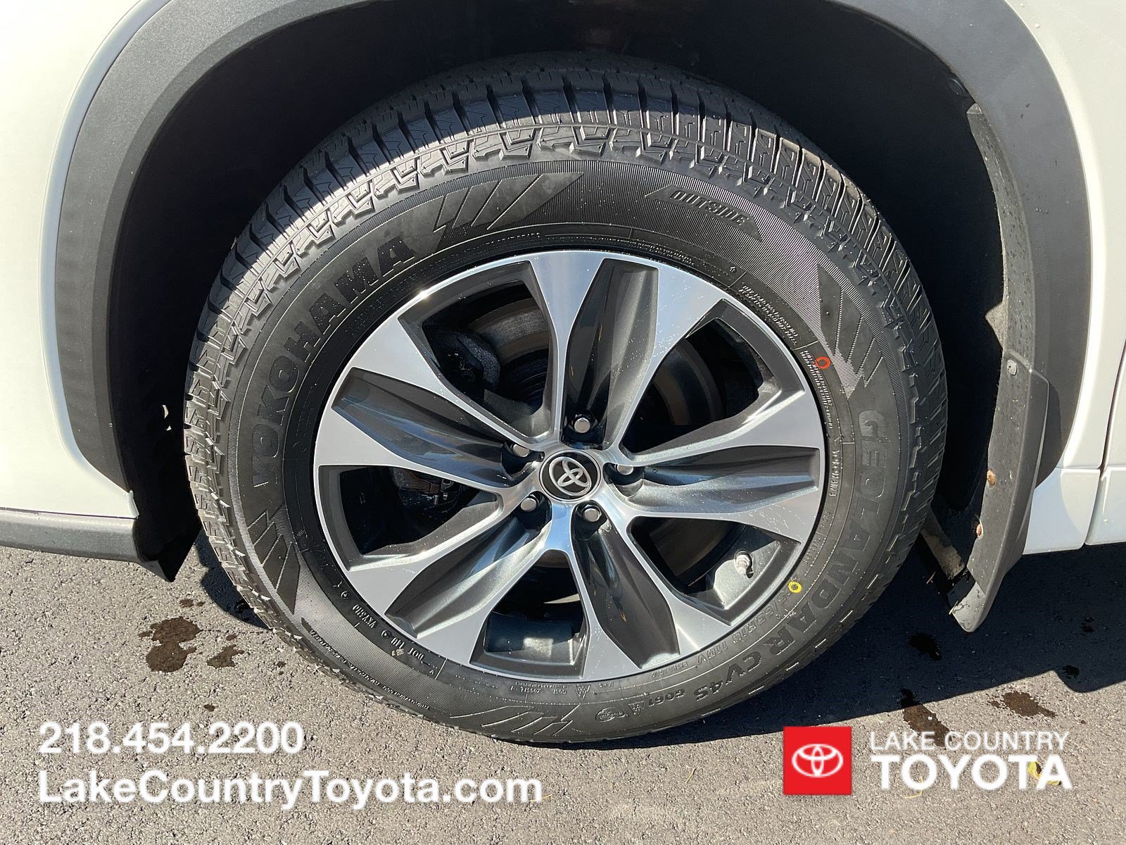 Used 2020 Blizzard Pearl Toyota XLE image 9