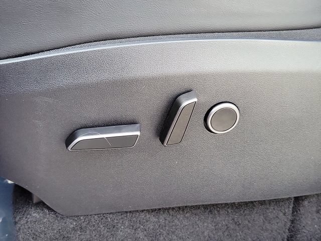 Used 2024  Tesla Long Range image 19