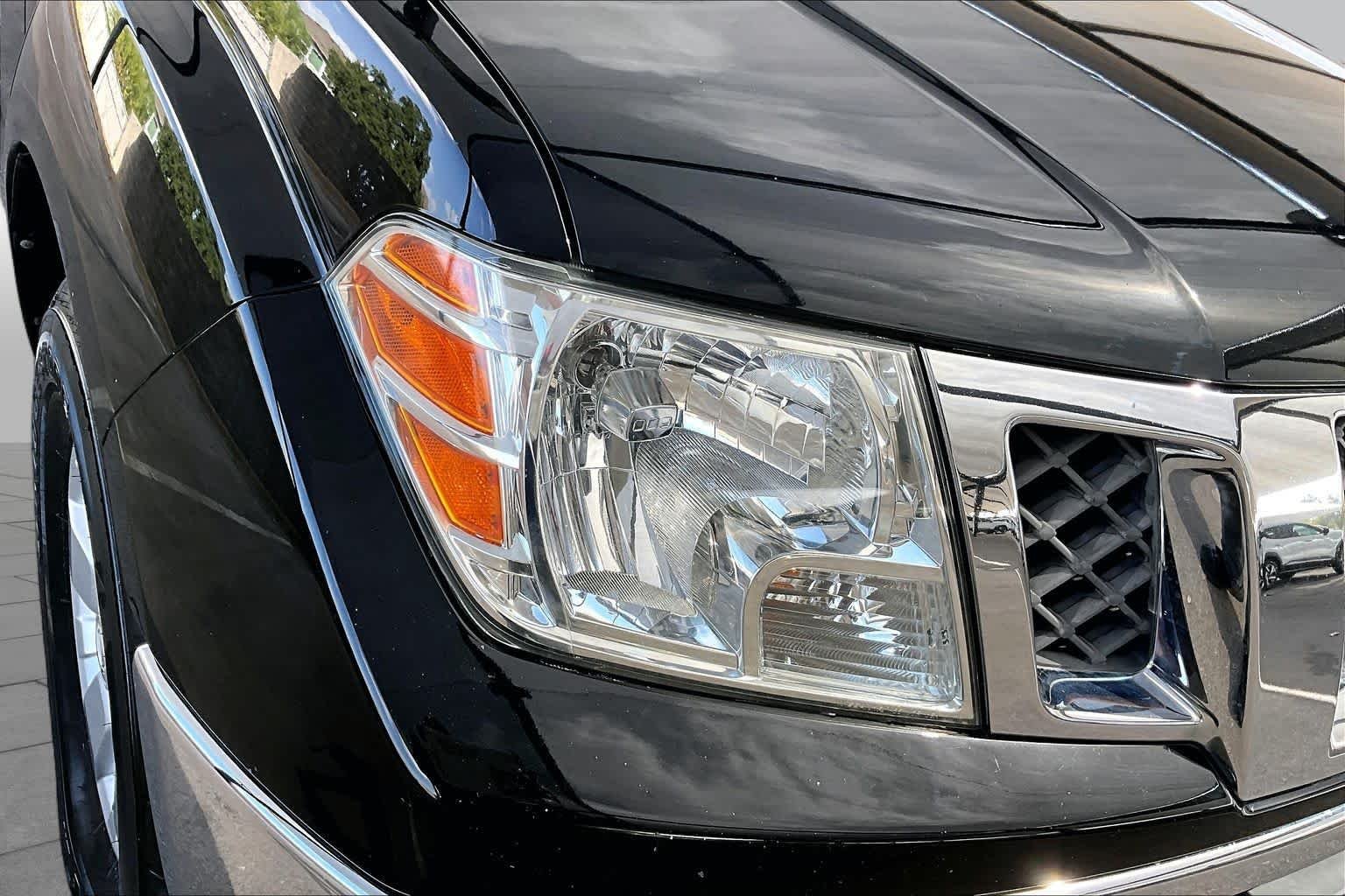 Used 2010 Super Black Nissan SE image 25