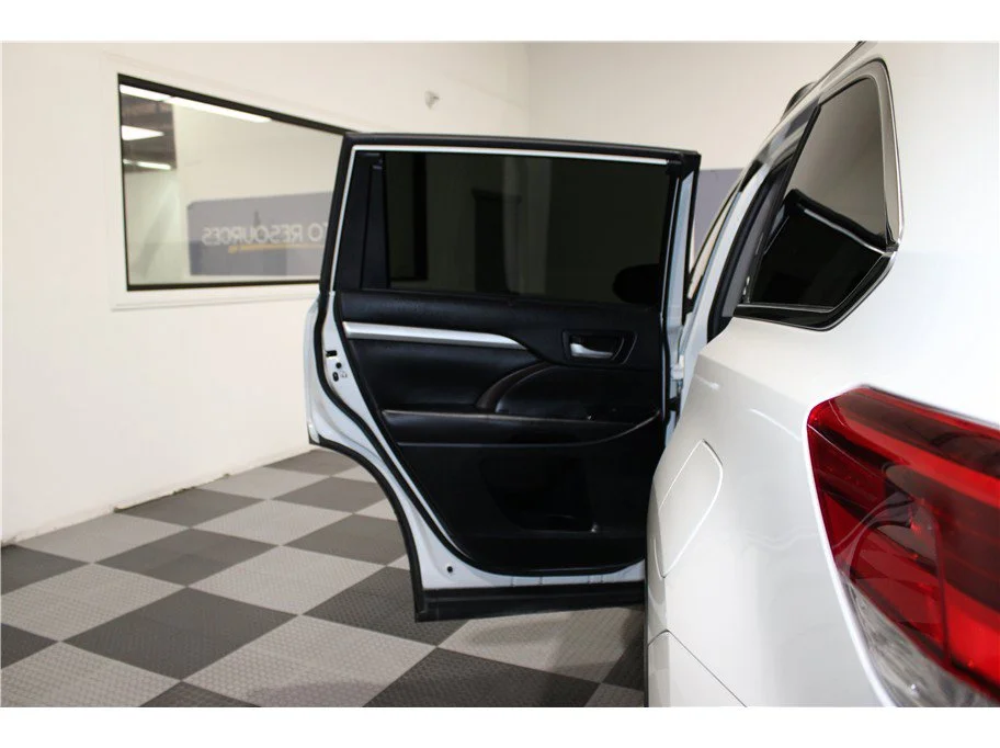 Used 2019 White Toyota XLE Sport Utility 4D image 13