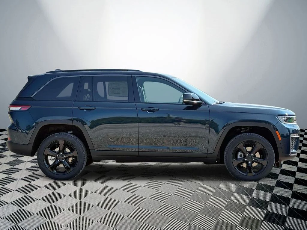 New 2026 Fathom Blue Pearl-Coat Exterior Paint Jeep Limited image 5