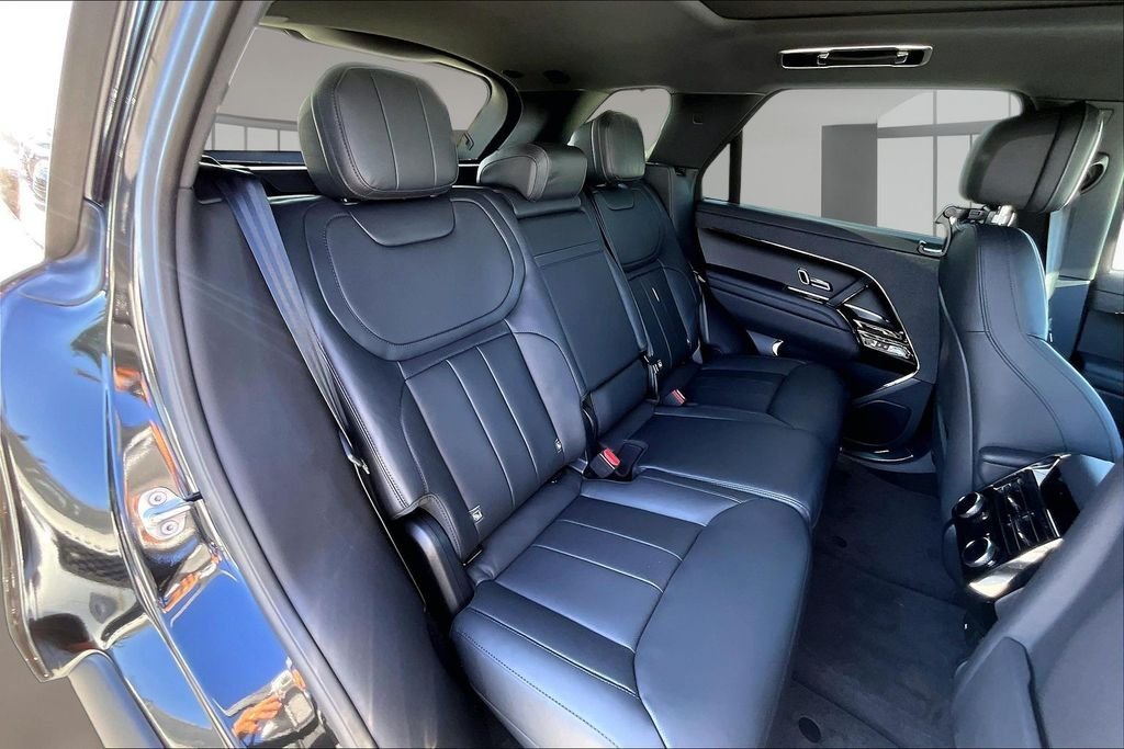 New 2026 SANTORINI BLACK Land Rover Dynamic SE image 10