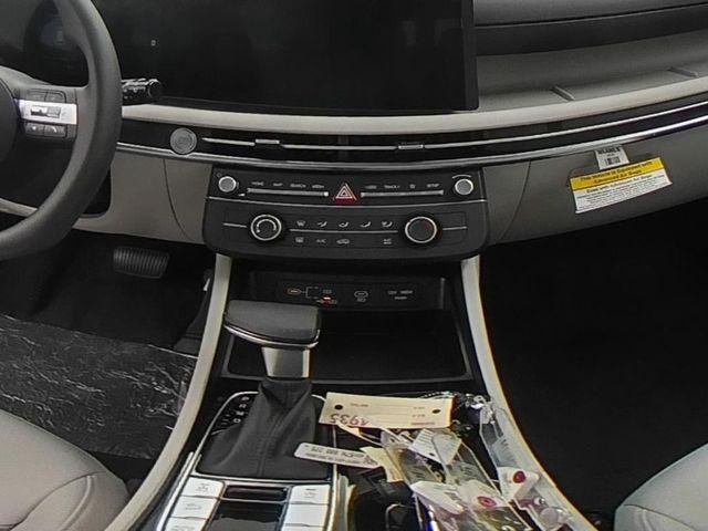 New 2026 White Hyundai SE AWD image 37