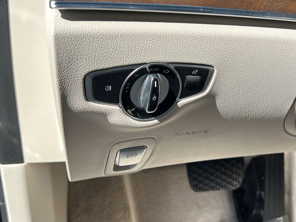 Used 2019  Mercedes-Benz E 300 image 14