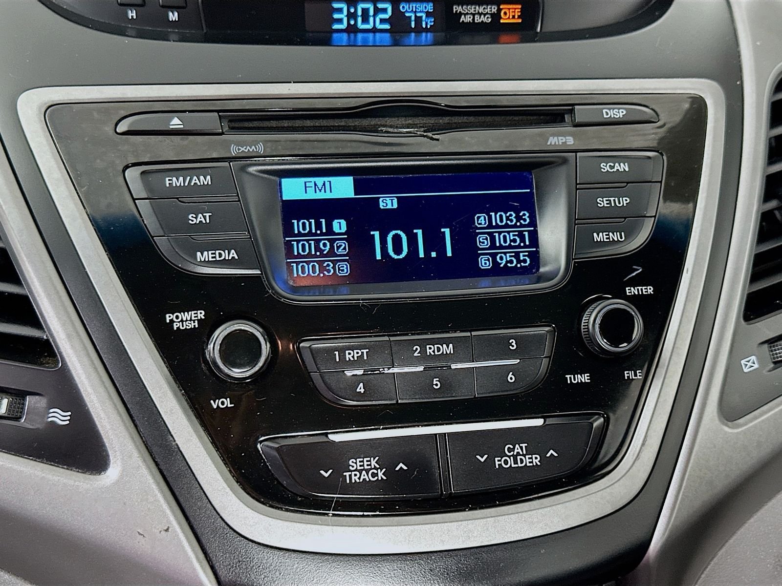 Used 2016 Lakeside Blue Hyundai SE image 14