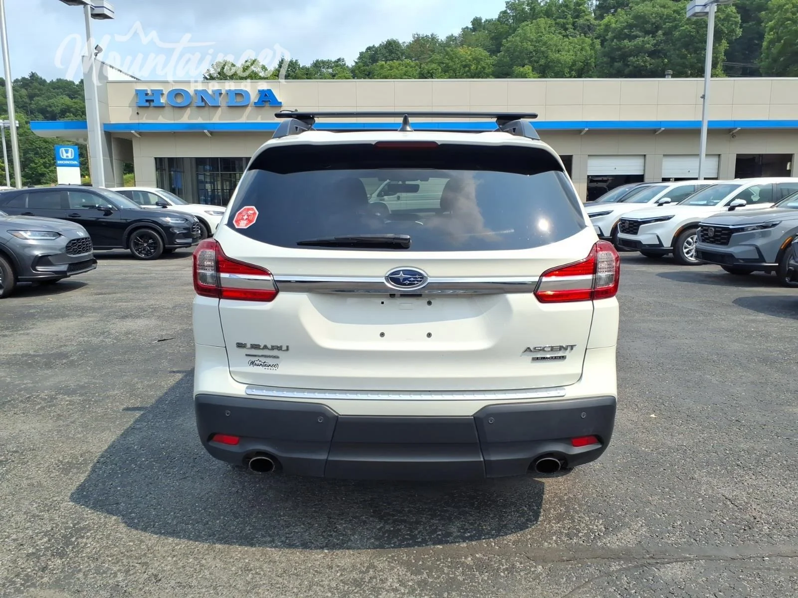 Used 2022 Crystal White Pearl Subaru Limited image 7