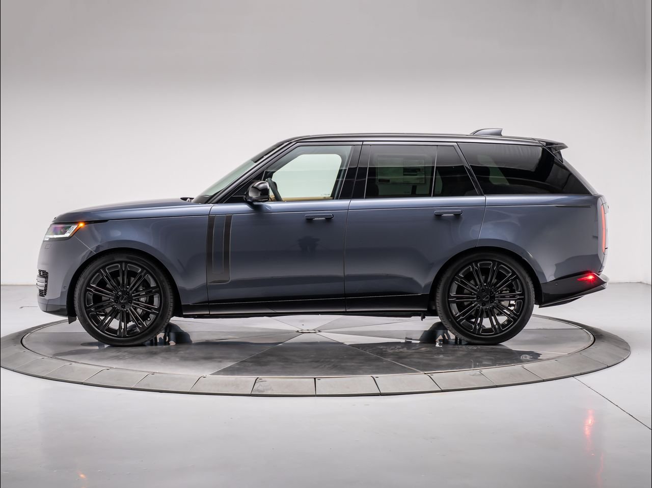 New 2026 Varesine Blue Land Rover P400 SE image 2