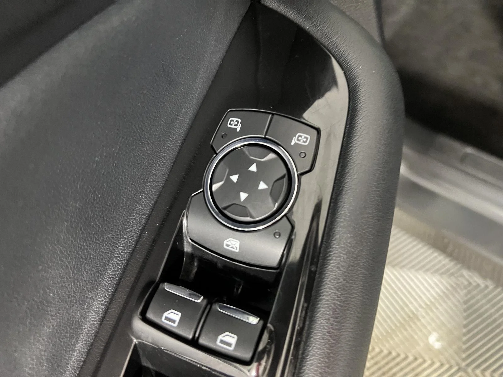 Used 2019 Magnetic Ford SEL image 22