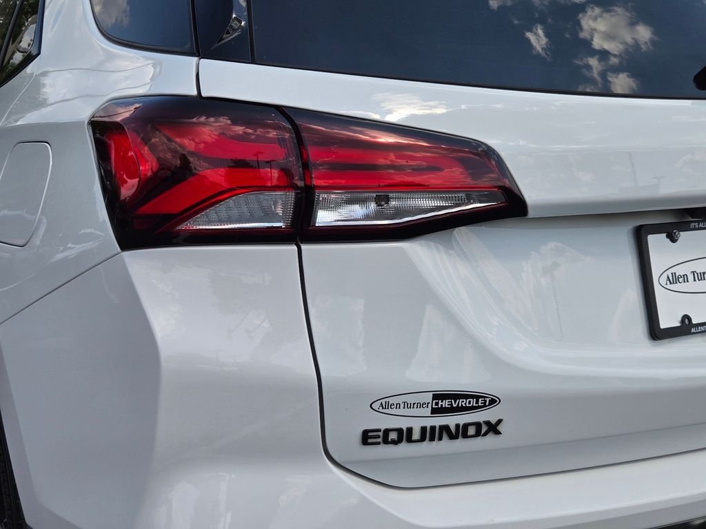 Used 2022 White Chevrolet RS image 10