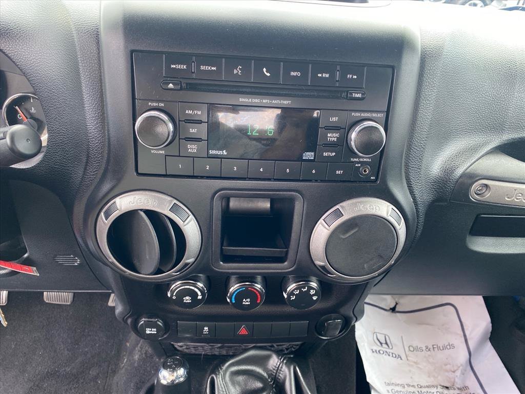 Used 2016 Hydro Blue Pearlcoat Jeep Sport image 11