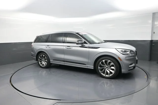 Used 2022 Silver Lincoln Grand Touring image 33