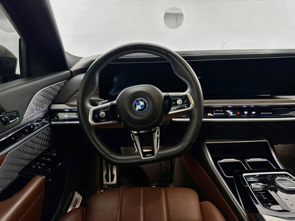 Used 2023 Black BMW xDrive60 image 23