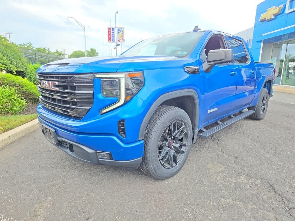 Used 2023 DYNAMIC BLUE METALLIC GMC Elevation image 2