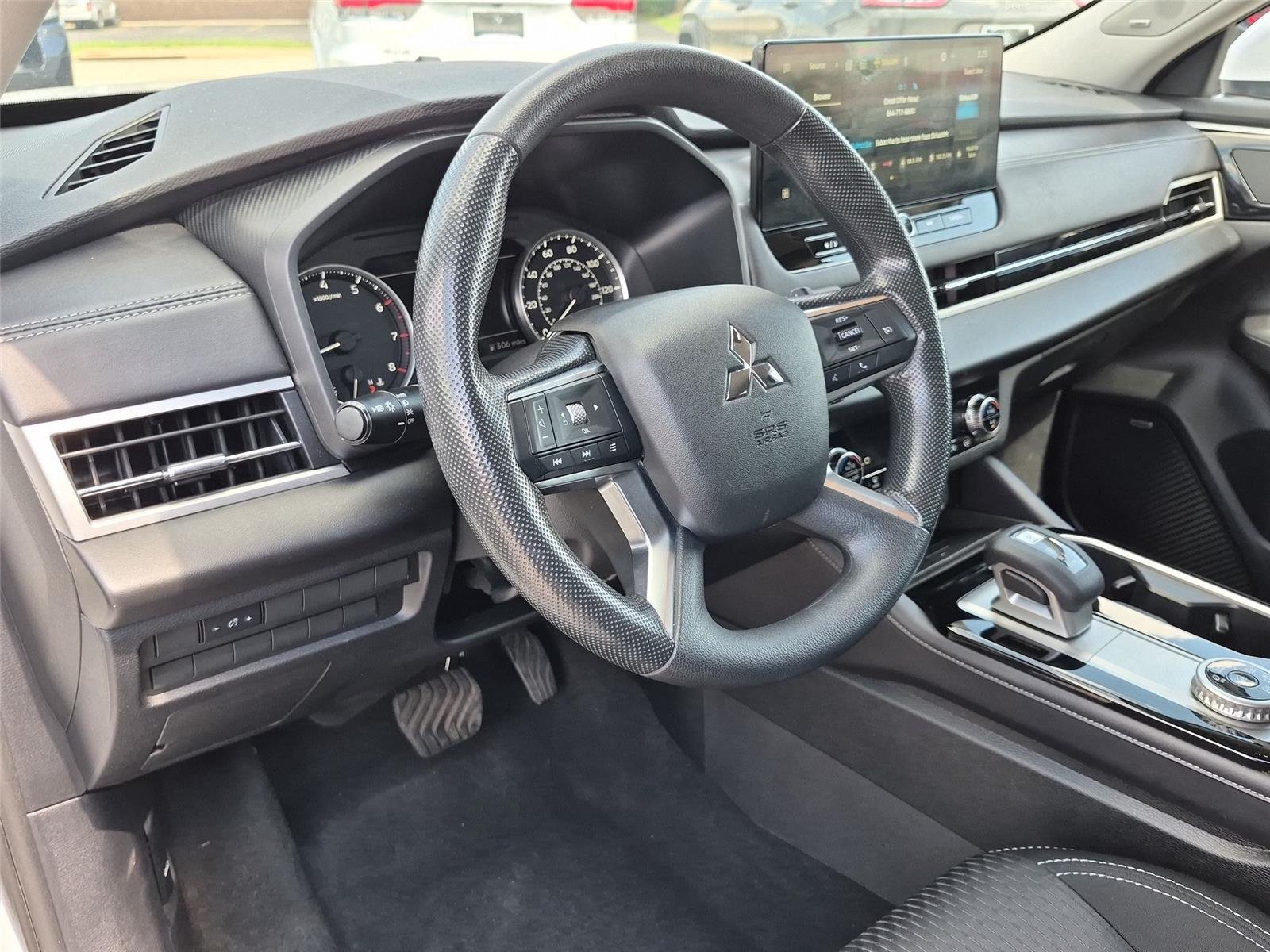 Used 2025 White Diamond Mitsubishi ES image 19