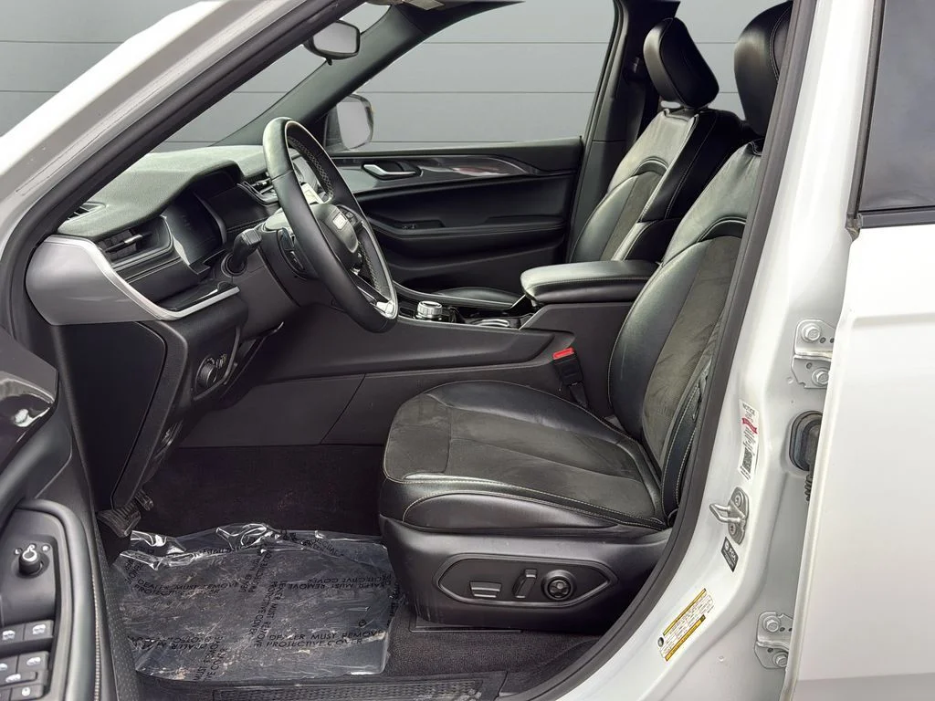Used 2021 White Jeep Altitude image 10