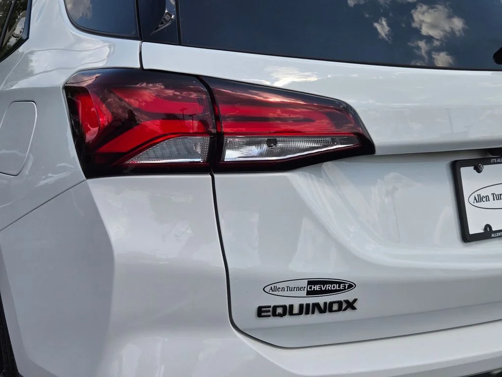 Used 2022 White Chevrolet RS image 10