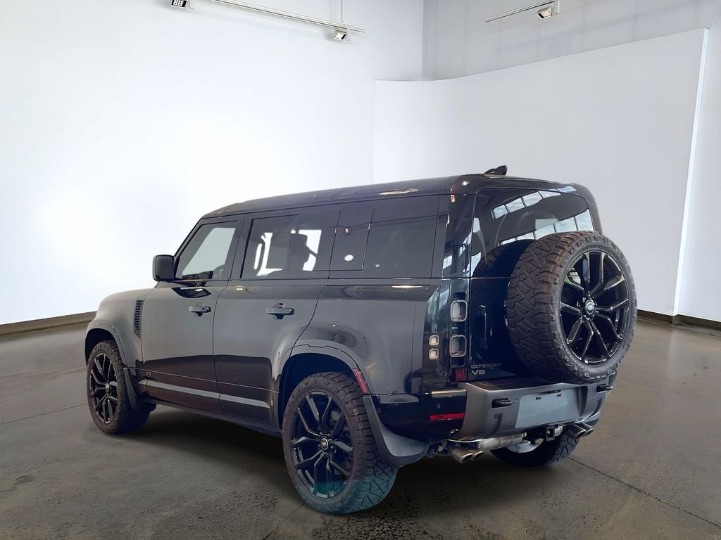 Used 2023 Santorini Black Metallic Land Rover V8 image 6