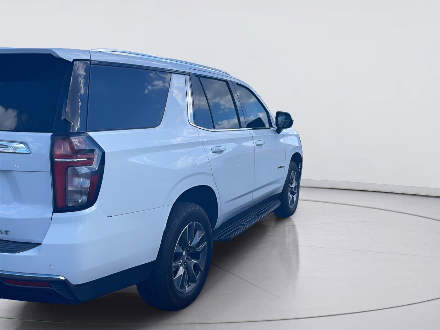 2021 Chevrolet Tahoe photo 3 of 6