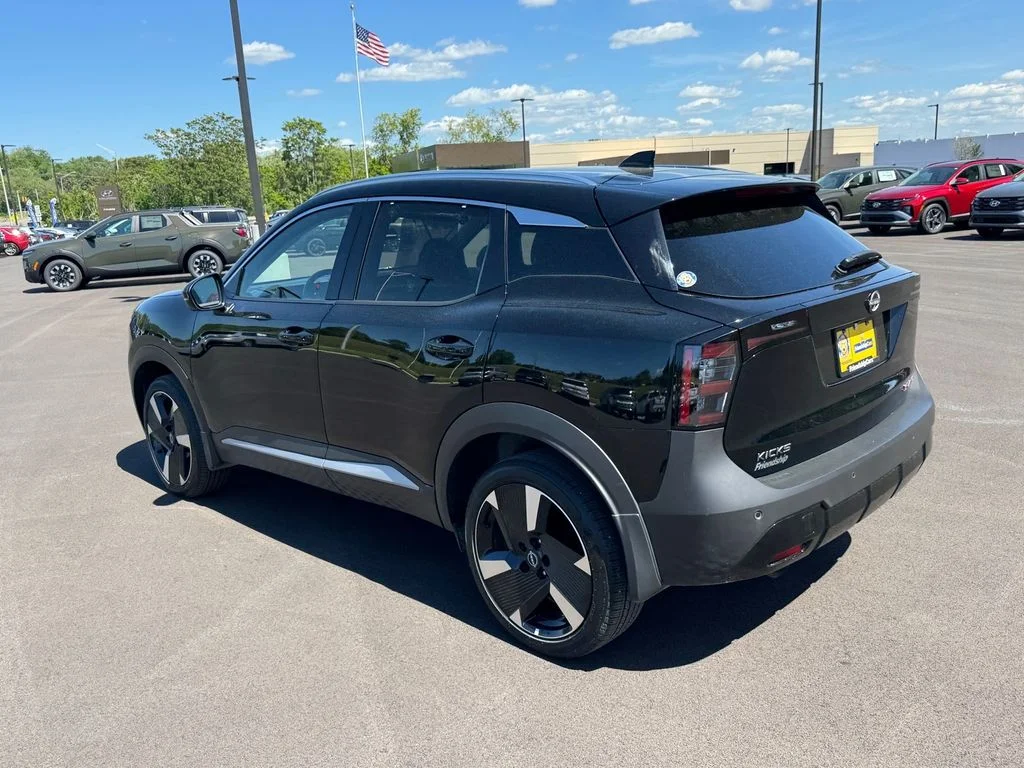 Used 2025 Black Nissan SR image 5