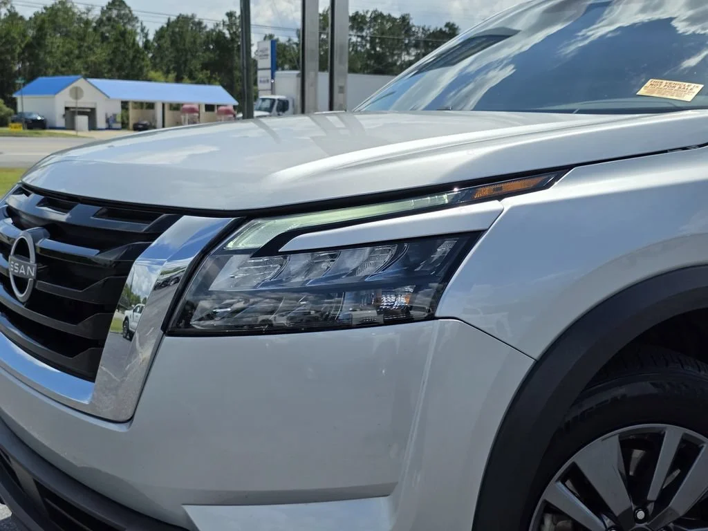 Used 2024 Silver Nissan SV image 9