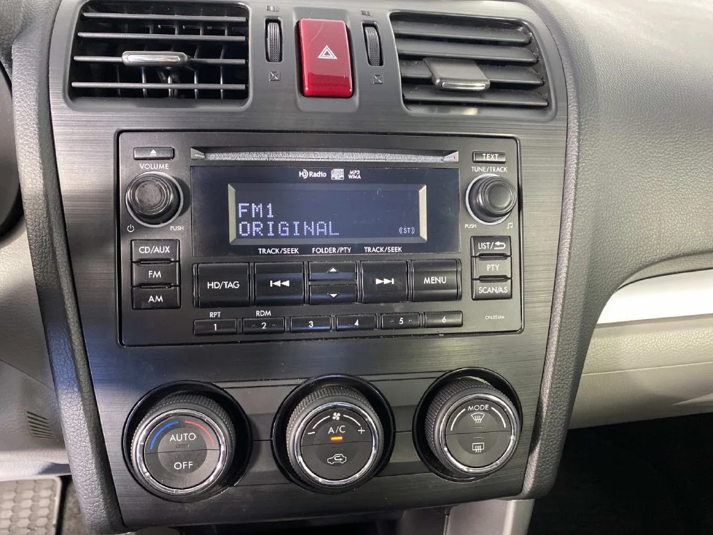 Used 2015 Quartz Blue Subaru 2.5i Limited image 19