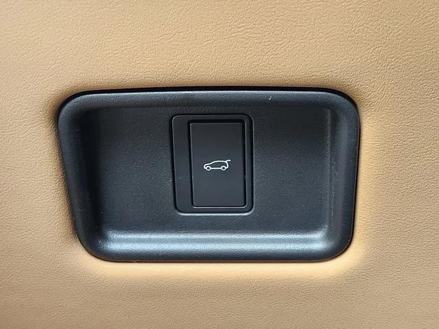 New 2026 British Racing Green Land Rover SE image 20