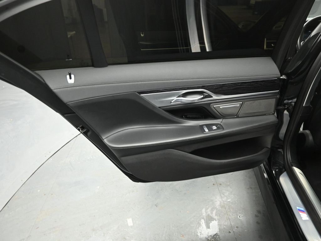 2022 BMW 750LI - Image 22