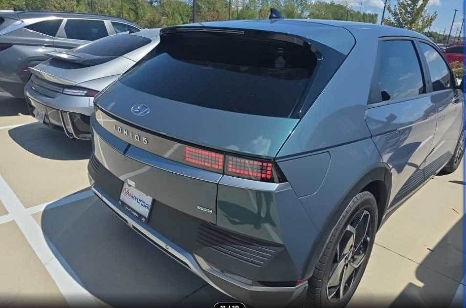Used 2024 Digital Teal Hyundai SEL image 4
