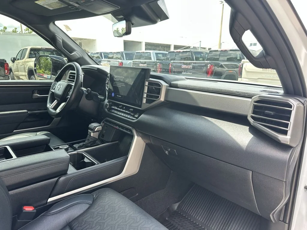 2025 Toyota Tundra Limited - Photo 28