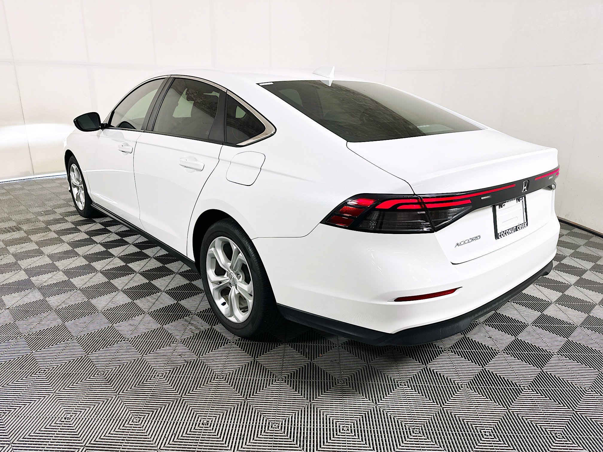 Used 2024 White Honda LX image 5