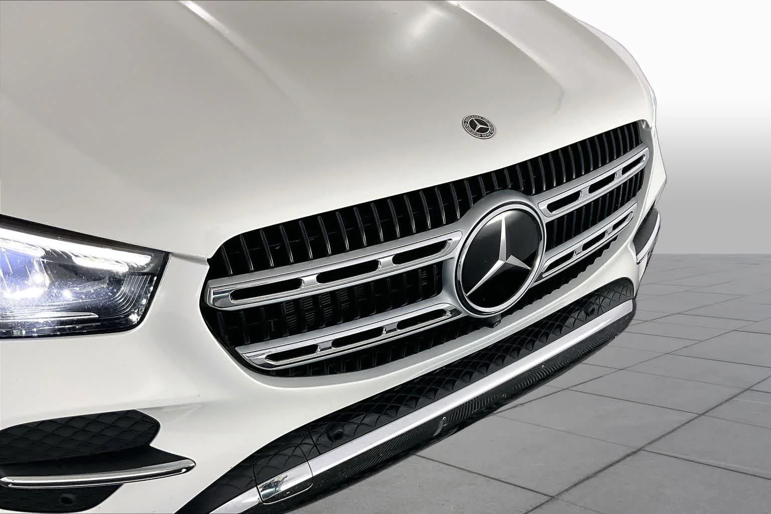 Used 2024 Polar White Mercedes-Benz GLE 350 image 30