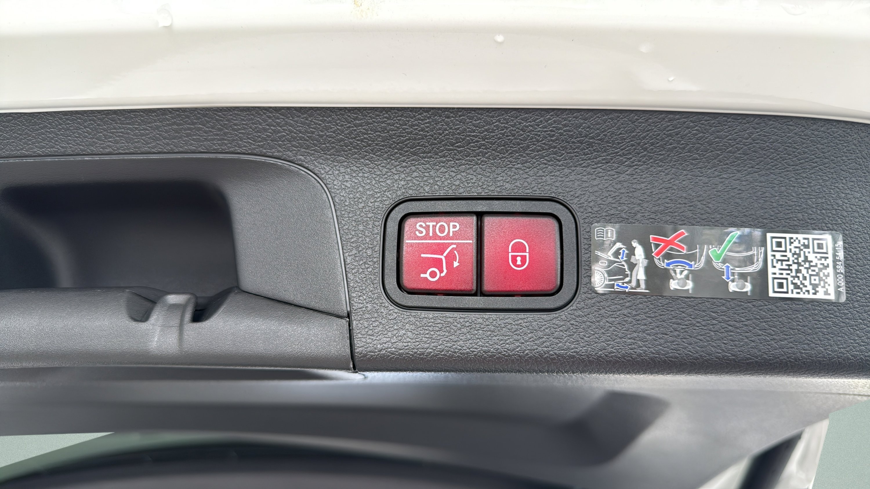 Certified Used 2026 Polar White Mercedes-Benz GLS 450 image 9
