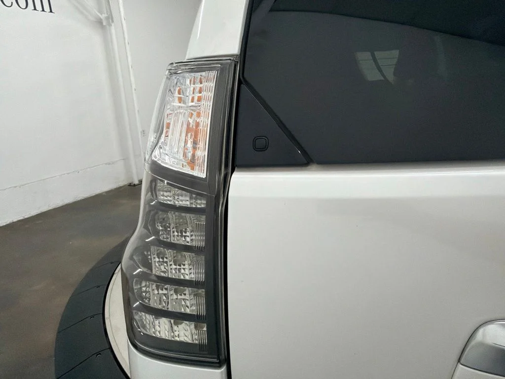 Used 2023 White Lexus 460 image 12