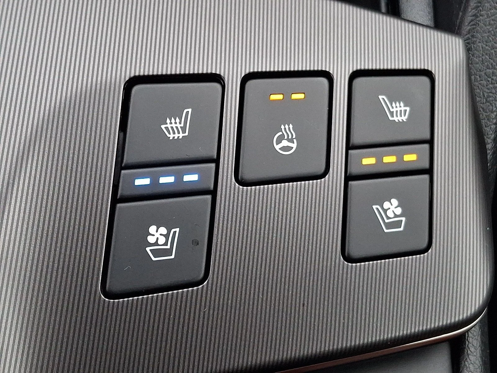 New 2027 Snow White Pearl Kia SX Prestige image 12