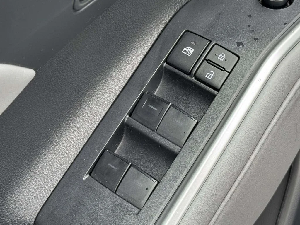 Used 2023  Toyota XLE image 28