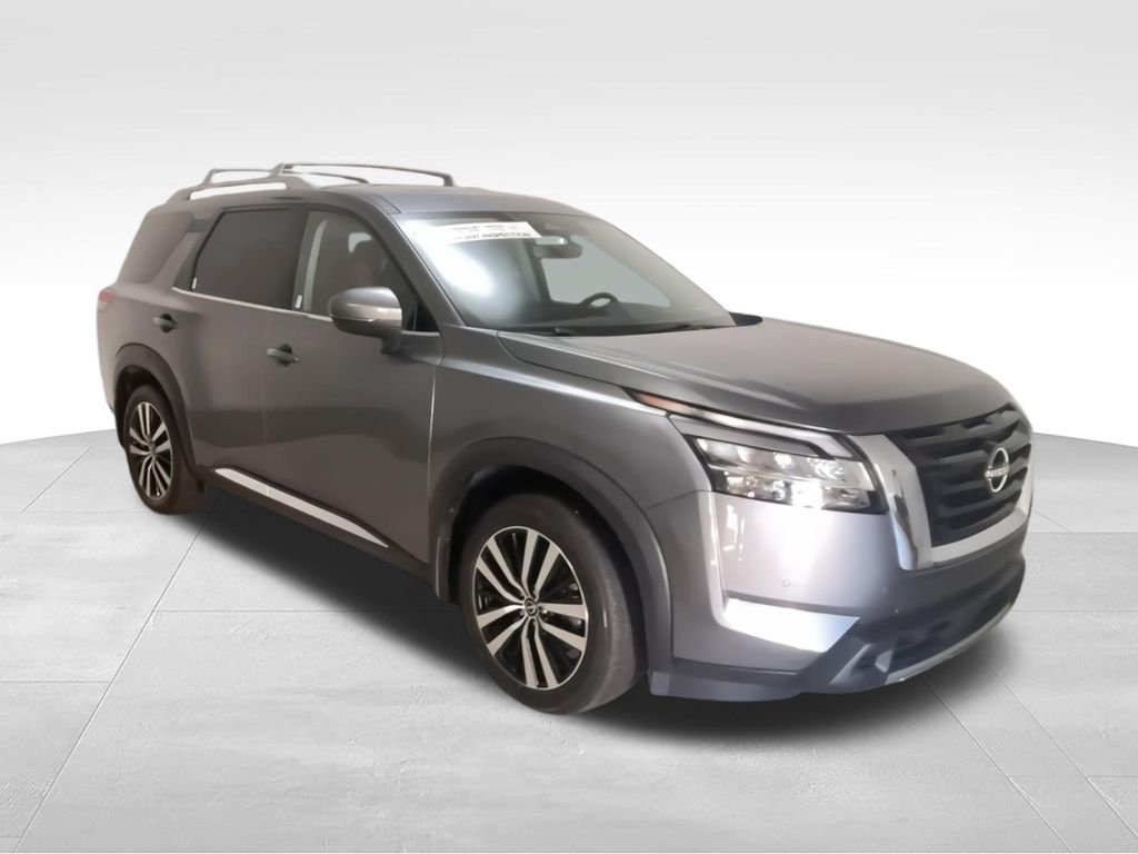 Used 2024 Gray Nissan Platinum image 8