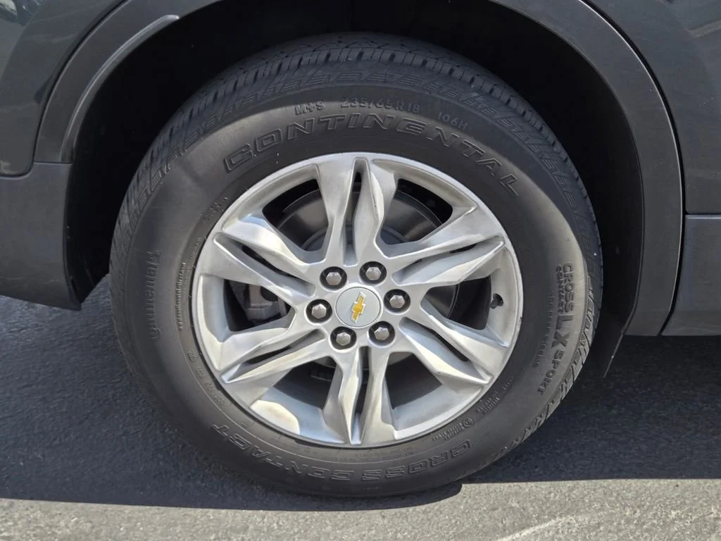 Used 2020 GRAPHITE METALLIC Chevrolet LT image 3
